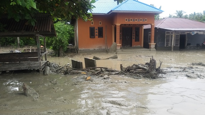 banjir-desa-beka-sigi-1.jpg