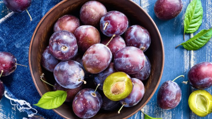 21 Manfaat Buah Plum, dari Menurunkan Berat Badan hingga Mencegah Kanker