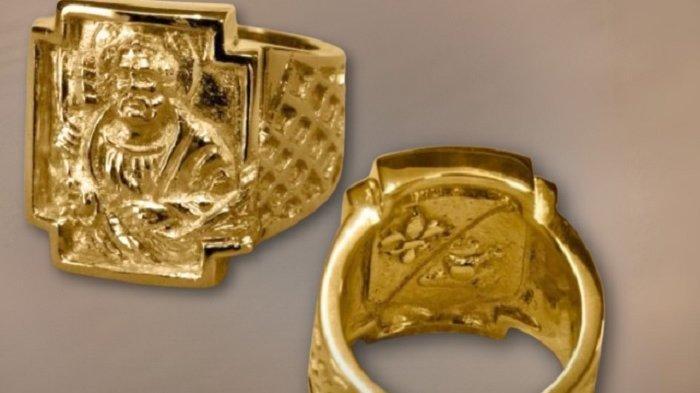 cincin-nelayan-paus-leo.jpg