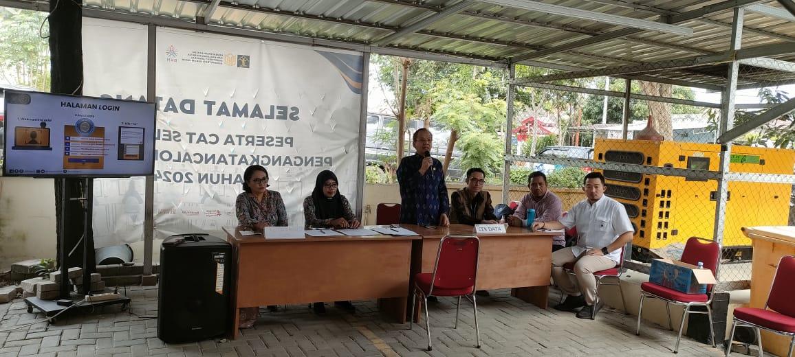 Tinjau Ujian P3K di Sulteng, Anggota DPR Longki Djanggola Apresiasi Semangat Peserta Hamil 9 Bulan