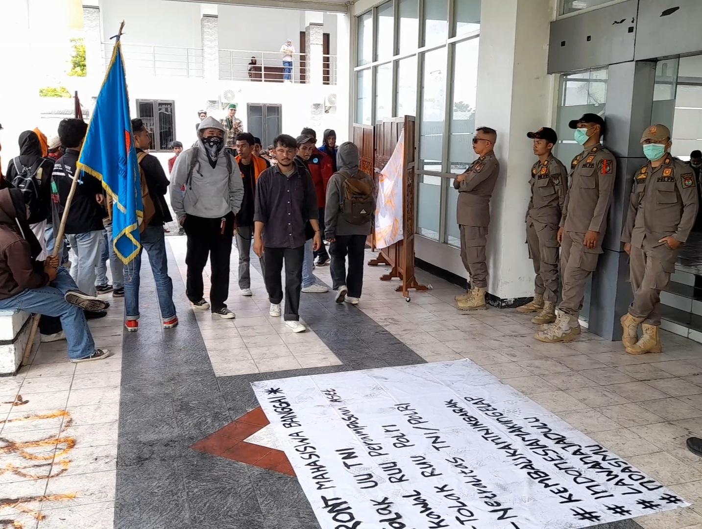 demo-tolak-uu-tni-banggai-2025.jpg