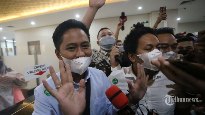 doni-salmanan-saat-tiba-di-gedung-bareskrim-polri.jpg