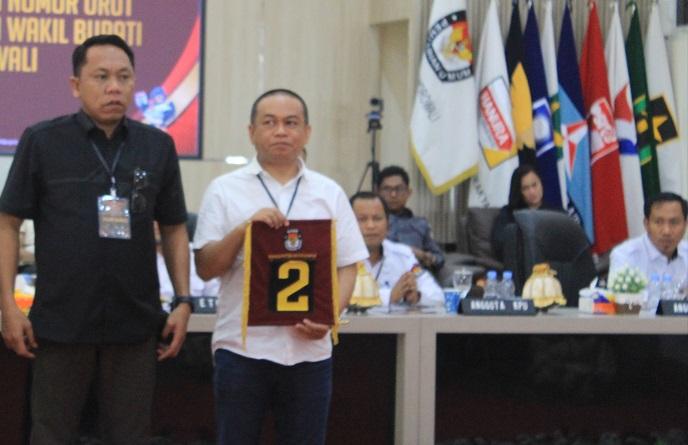 Kuswandi - Syahnil Umar Sabet Urut 2 di Pilkada Morowali, Disebut Identik Dengan Simbol Perdamaian