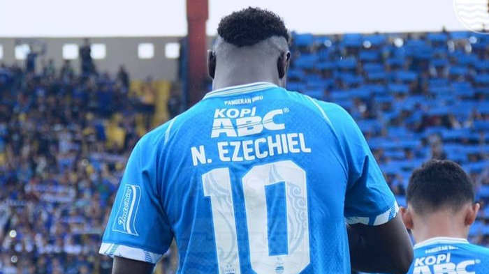 ekspresi-ezechiel-ndouassel-sebelum-persib-bandung-melawan-persiwa-wamena-senin-1122019.jpg