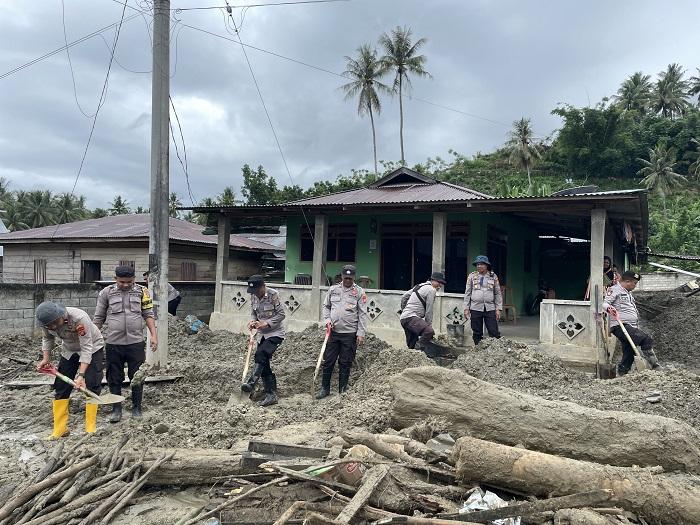 enam-hari-pasca-banjir-di-donggala.jpg