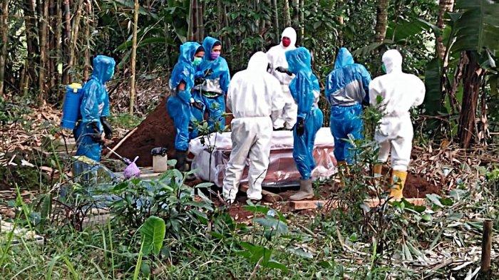 foto-prosesi-pemakaman-jenazah-pdp-virus-corona-di.jpg