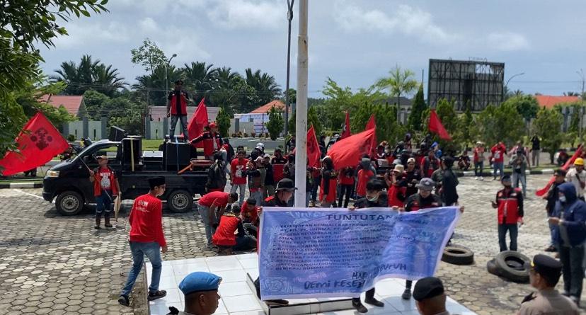 FSPIM Gelar Aksi di Kantor DPRD Morowali, Ratusan Massa Turun ke Jalan