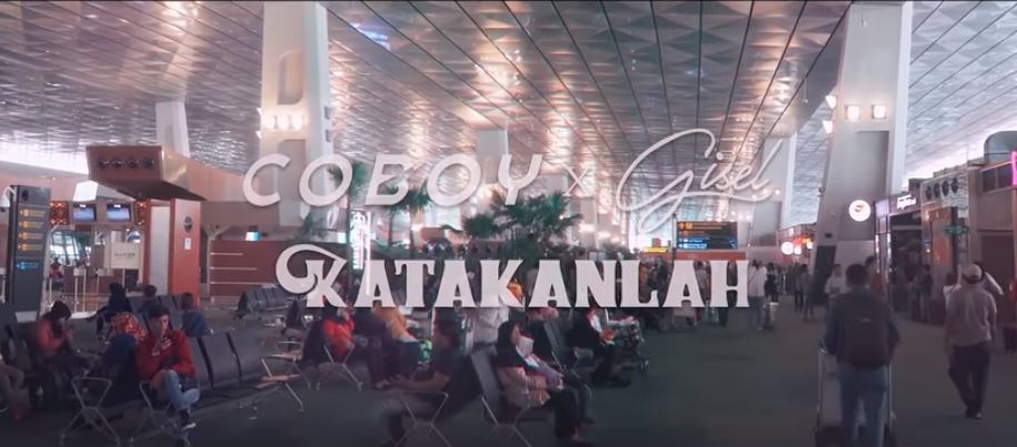 grup-musik-coboy-menggandeng-gisella-anastasia-menyanyikan-lagu-katakanlah.jpg