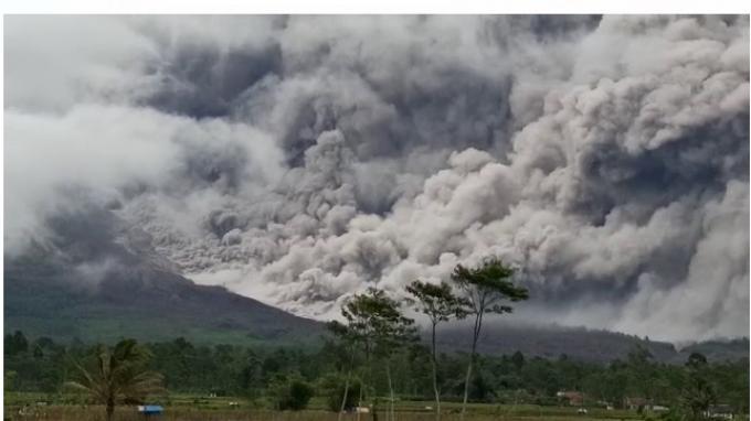 gunung-semeru-meletus-foto-dokumentasi.jpg