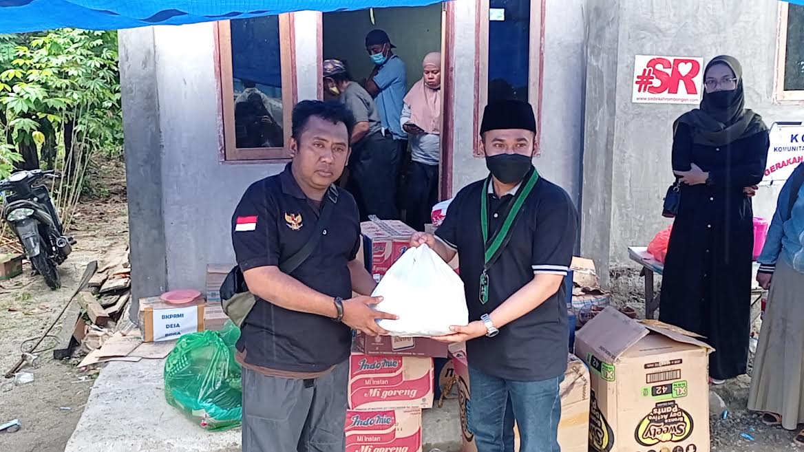 hmi-salurkan-bantuan-di-rogo-sigi.jpg