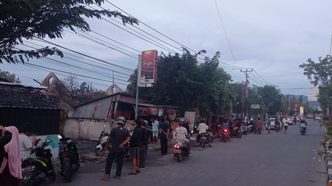 Jalan Juanda Palu Macet, Kebakaran 2 Rumah Jadi Tontonan Warga