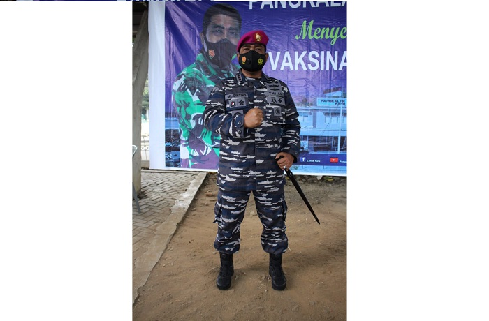 komandan-pangkalan-tni-angkatan-laut-palumartin-luther-ginting.jpg