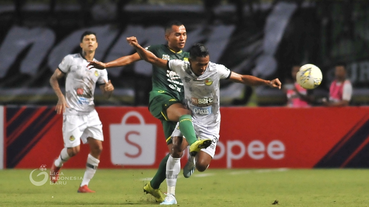 laga-persebaya-surabaya-vs-ps-tira-persikabo.jpg