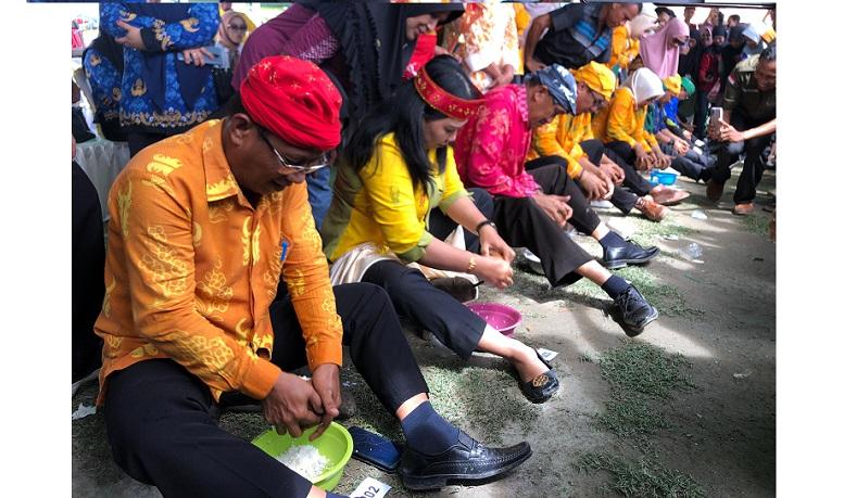 Lomba Parut Kelapa Meriahkan Peringatan HUT Ke-16 Kabupaten Sigi
