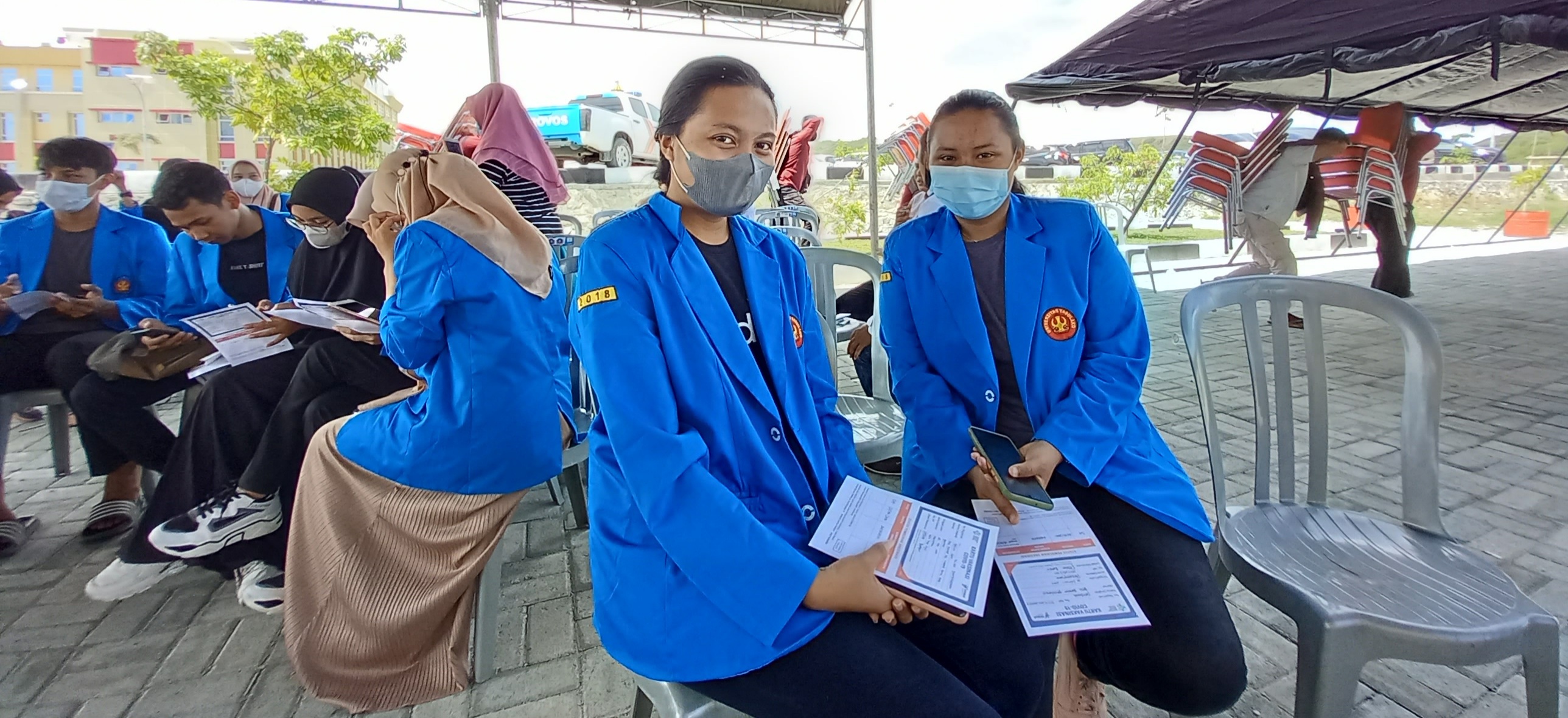 mahasiswa-universitas-tadulako-untad-mengikuti-vaksinasi-gratis-di-mapolda-sulteng.jpg