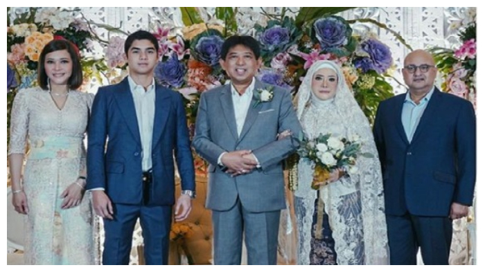 maia-estianty-unggah-foto-pernikahan-kakak-kandungnya-al-ghazali-dan-irwan-musry-nampak-hadir.jpg