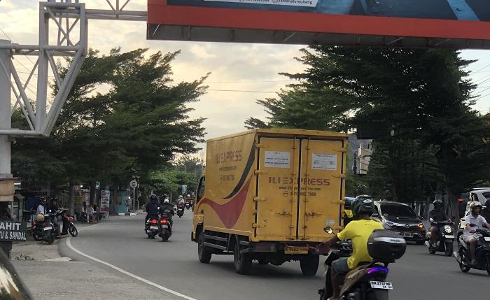 mobil-pengangkut-barang-di-Kota-palu-2026.jpg