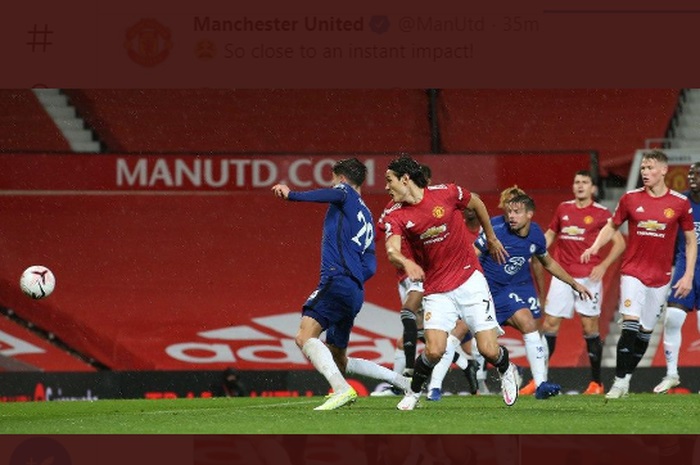 momen-sentuhan-pertama-edinson-cavani-pada-laga-manchester-united.jpg