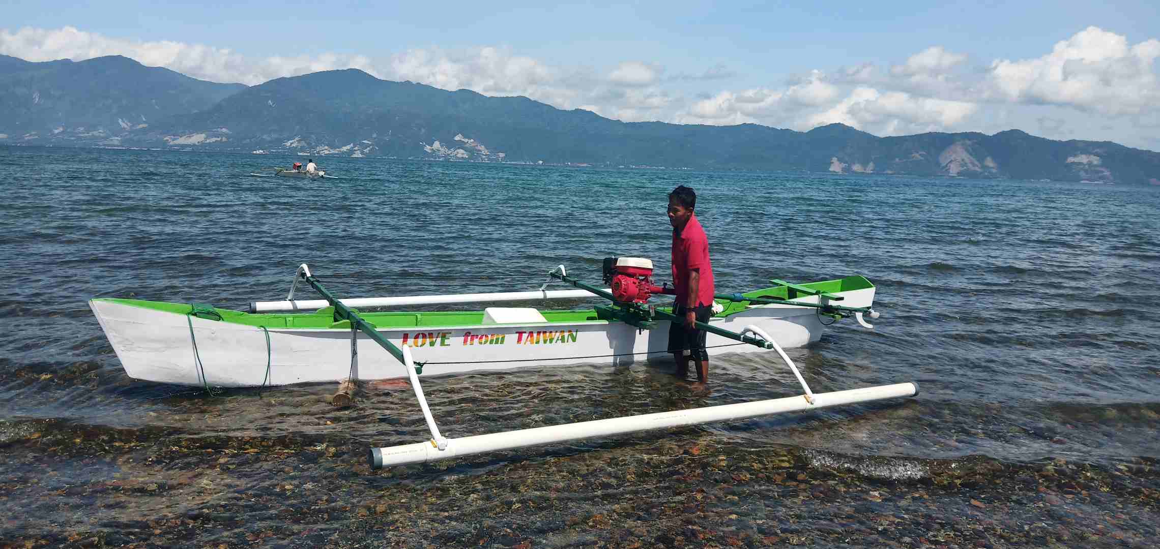nelayan-kelurahan-mpanau-kecamatan-tawaeli-yang-menerima-bantuan.jpg