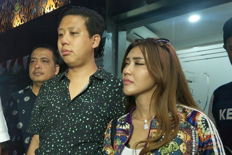 pablo-benua-dan-rey-utami-saat-ditemui-di-dit-reskrimsus-polda-metro-jaya.jpg