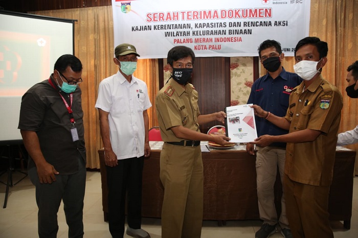 palang-merah-indonesia-pmi-menyerahkan-dokumen-vulnerability-capacity-assessment.jpg