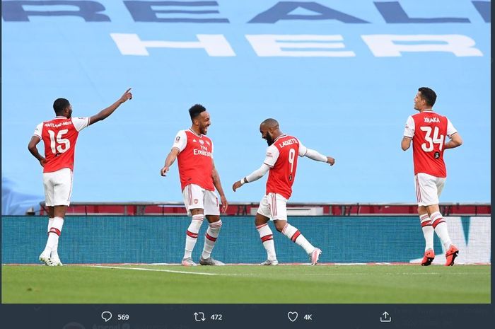 pemain-arsenal-merayakan-gol-pierre-emerick-aubameyang-ke-gawang-manchester-city.jpg