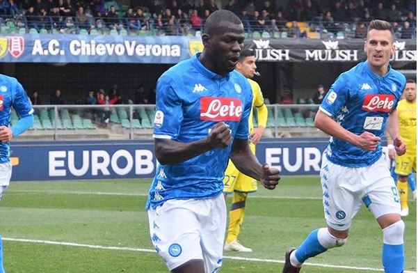 pemain-napoli-kalidou-koulibaly-merayakan-gol-saat-lawan-chievo-1442019.jpg