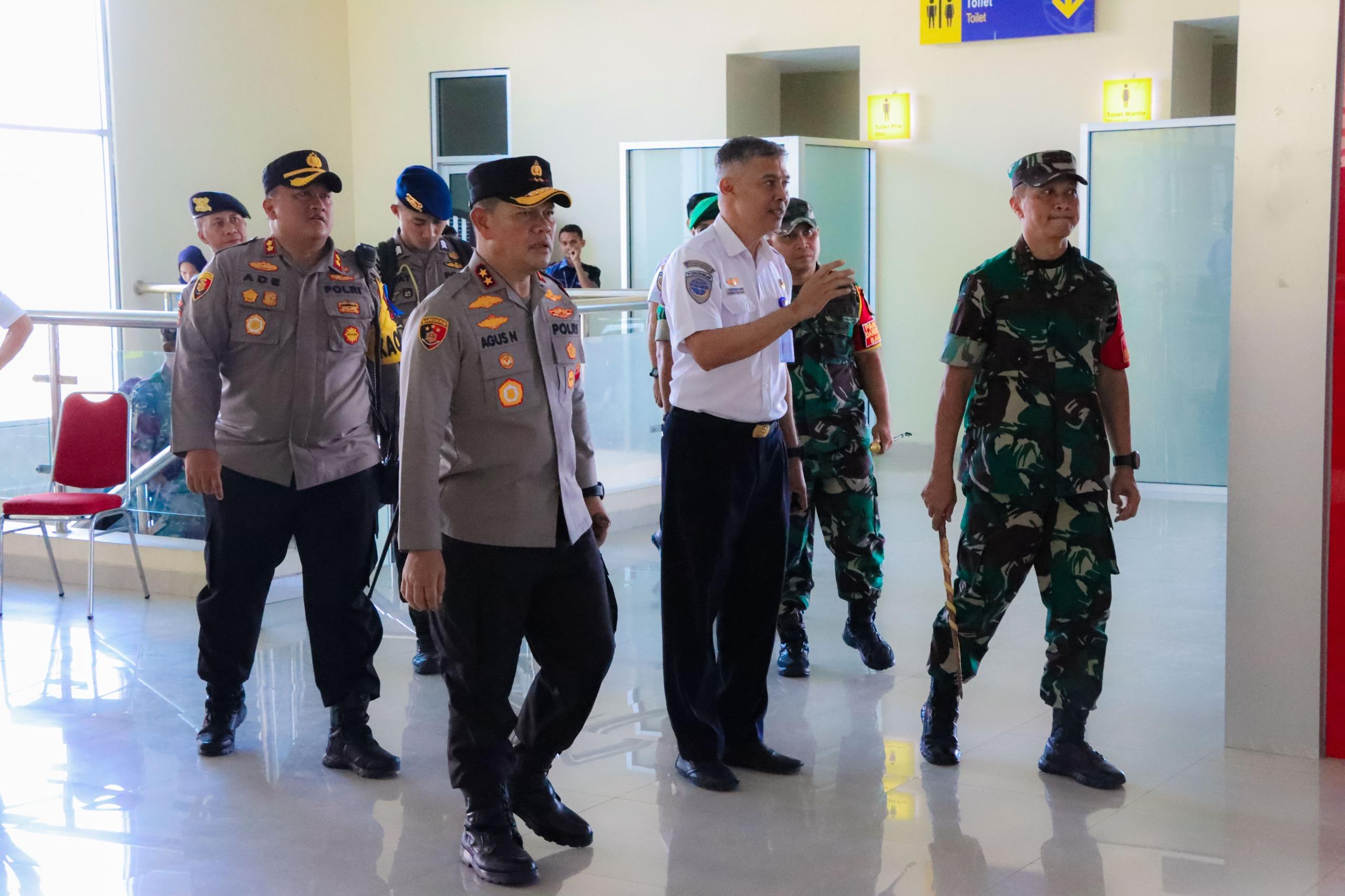 Sehari Jelang Kedatangan Presiden Jokowi, Pangdam dan Kapolda Sulteng Cek Bandara Luwuk Banggai