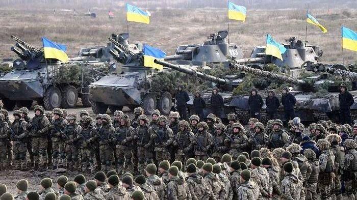 personel-militer-ukraina-ambil-bagian-dalam-latihan-perang-di-zhytomyr.jpg