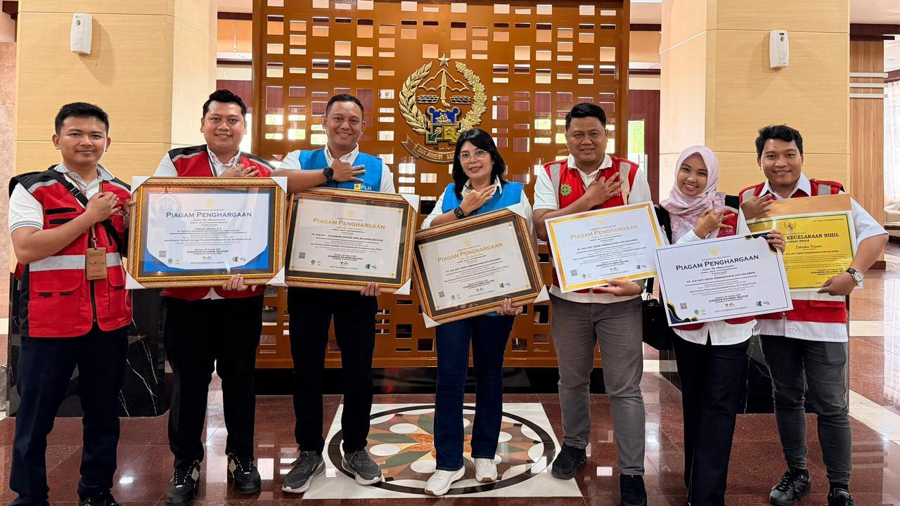 pln-boyongpenghargaan01.jpg