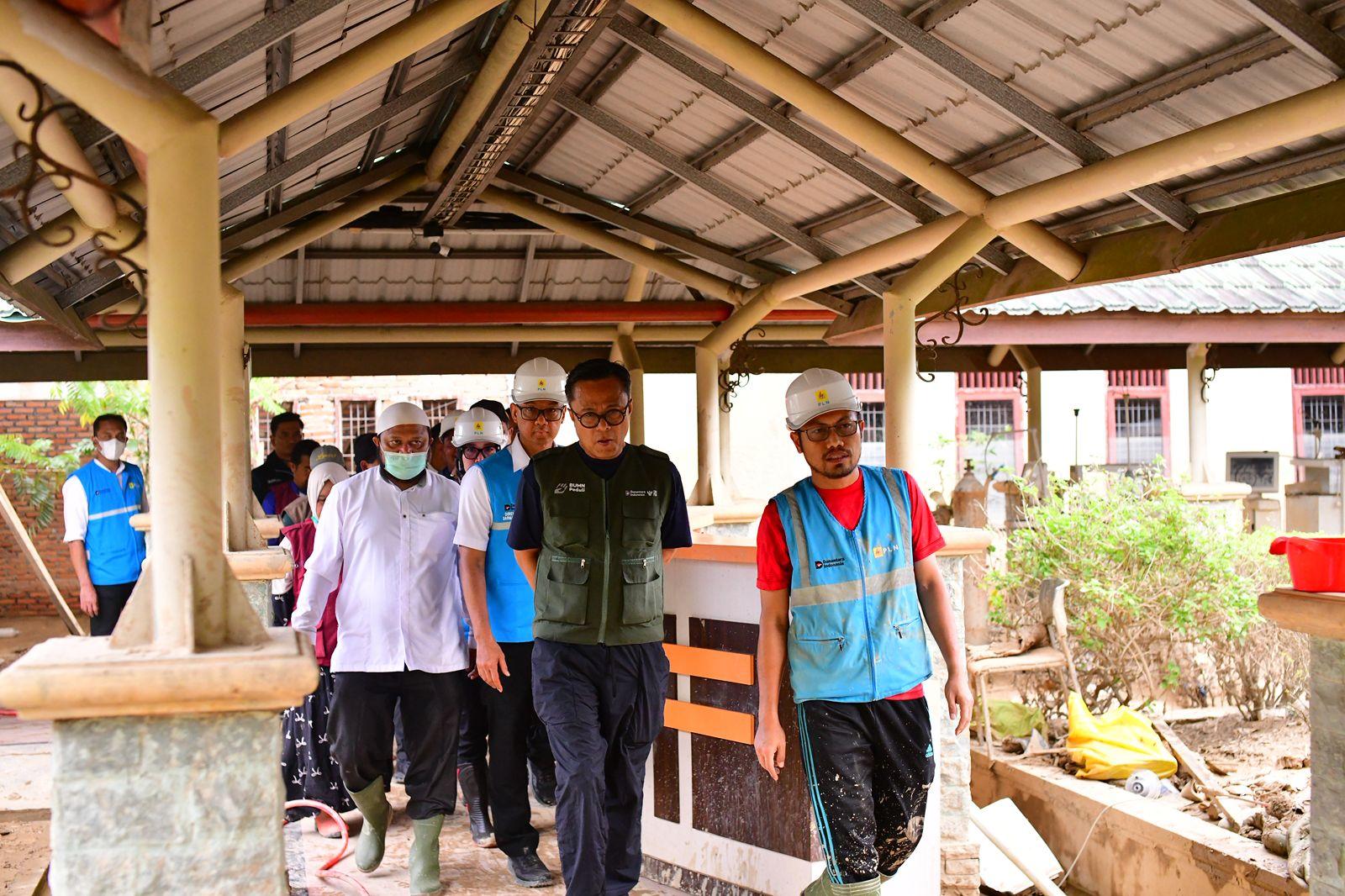 pln-tinjau-kelistrikan.jpg