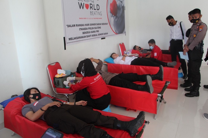 polda-sulteng-menggelar-donor-darah-di-aula-lantai-i-polda-sulteng.jpg