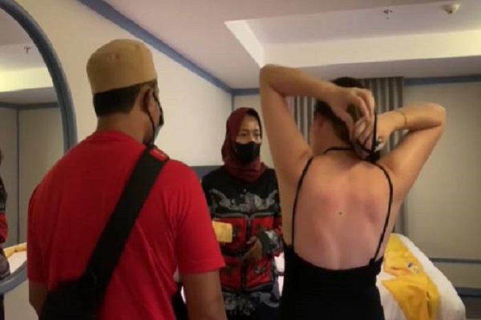 polisi-menggrebek-selebgram-te-terlibat-prostitusi-di-sebuah-hotel-kota-semarang1.jpg
