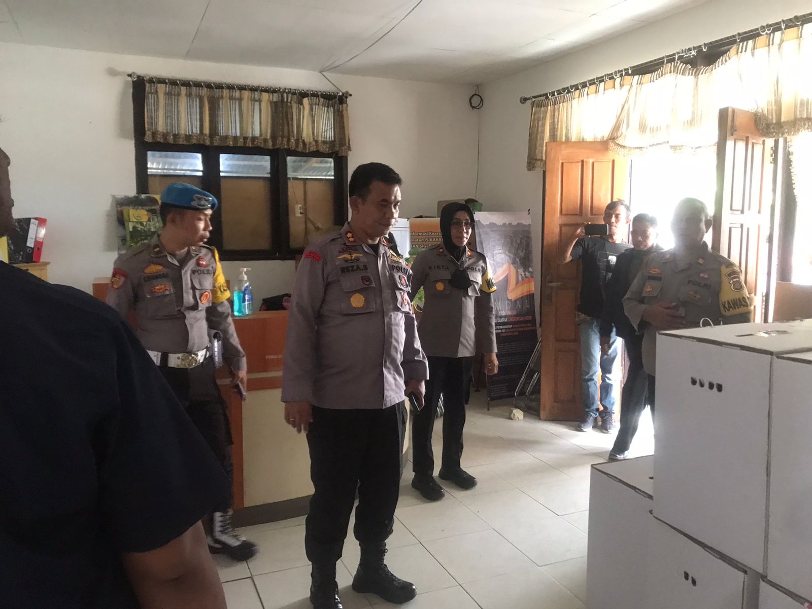 Kapolres Tinjau Kantor Camat Pasca Pilkades Serentak di Kabupaten Sigi