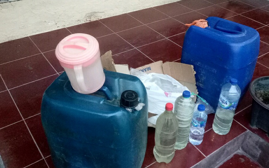 polsek-dolo-merazia-35-liter-dan-tiga-botol-minuman-keras-miras-jenis-cap-tikus.jpg