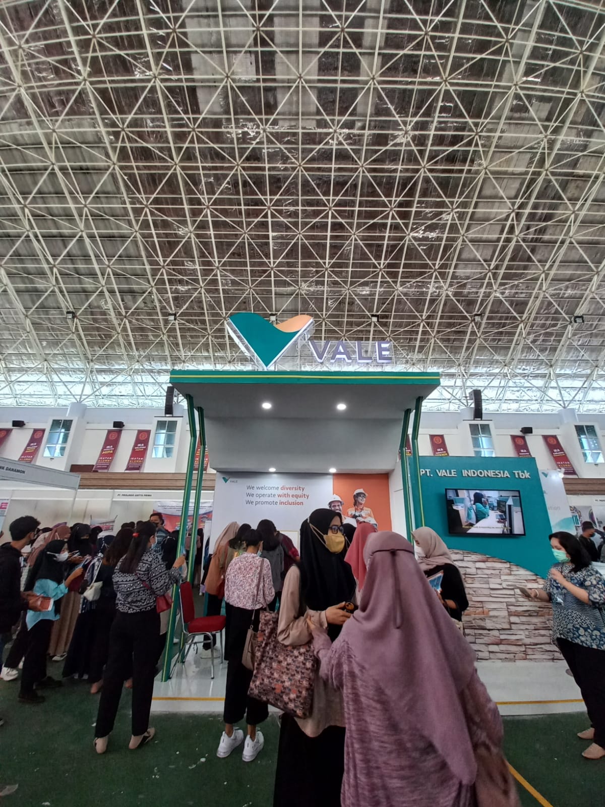 pt-vale-indonesia-tbk-pt-vale-hadir-meramaikan-kegiatan-unhas-career-expo-h.jpg