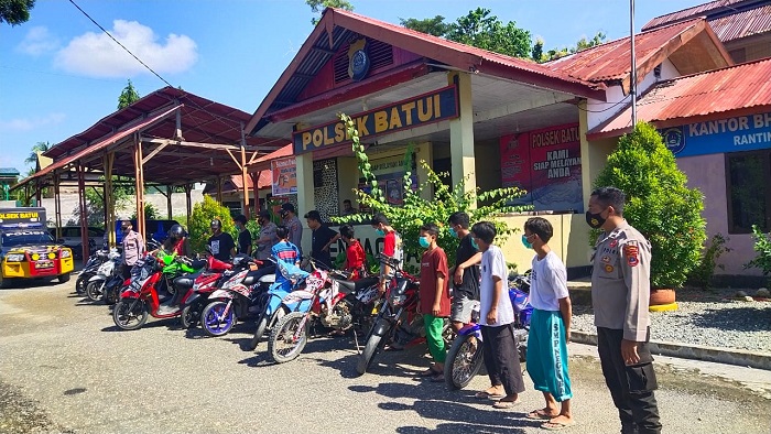 puluhan-sepeda-motor-knalpot-racing-diamankan-di-polsek-batui.jpg