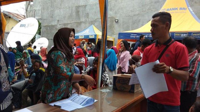 ratusan-orangtua-siswa-menyerbu-bri-palu-terkait-dana-bsm.jpg