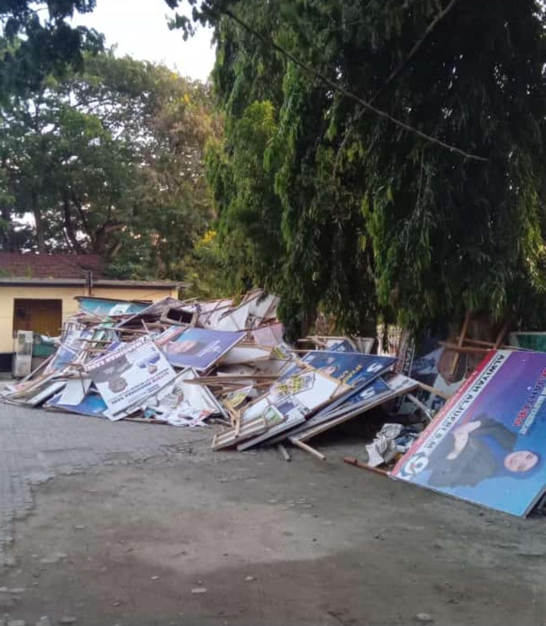 Satpol PP Palu Turunkan Ratusan Reklame Caleg: Melanggar Aturan