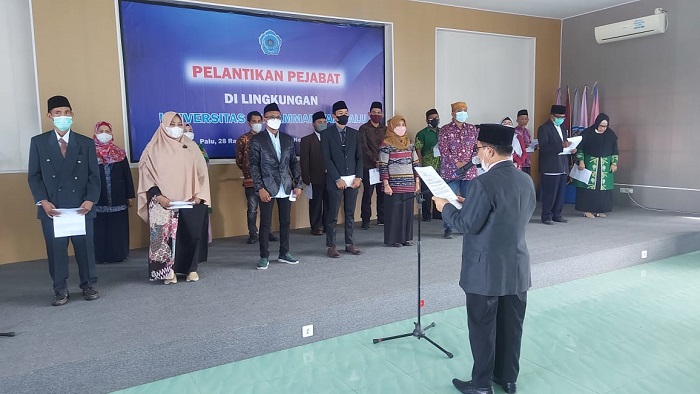 rektor-prof-rajindra-saat-melantik-17-pejabat-baru.jpg