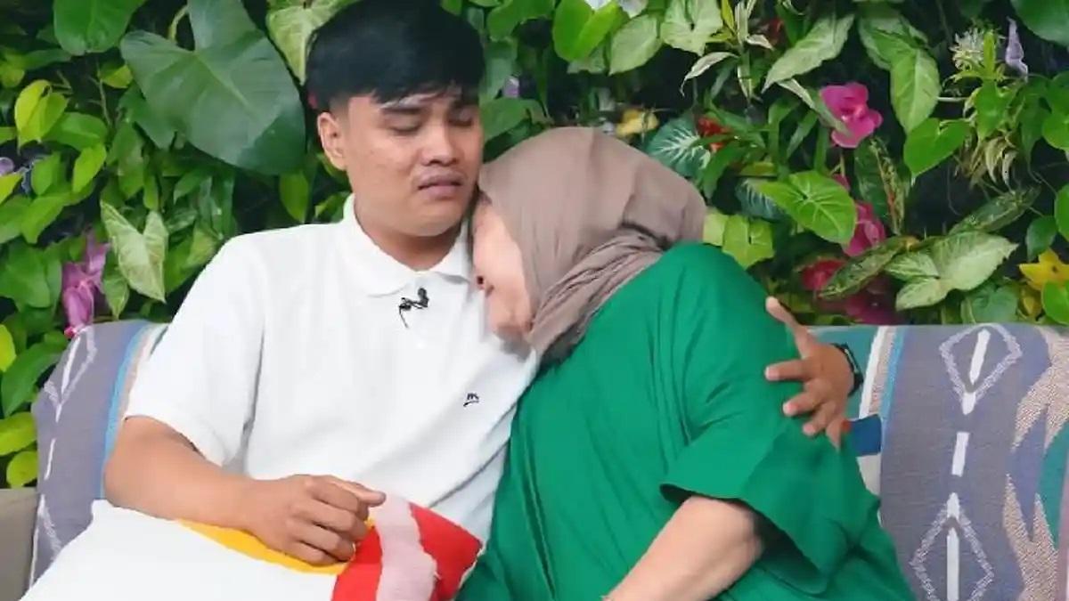 ressa-dan-ibu-angkatnya.jpg
