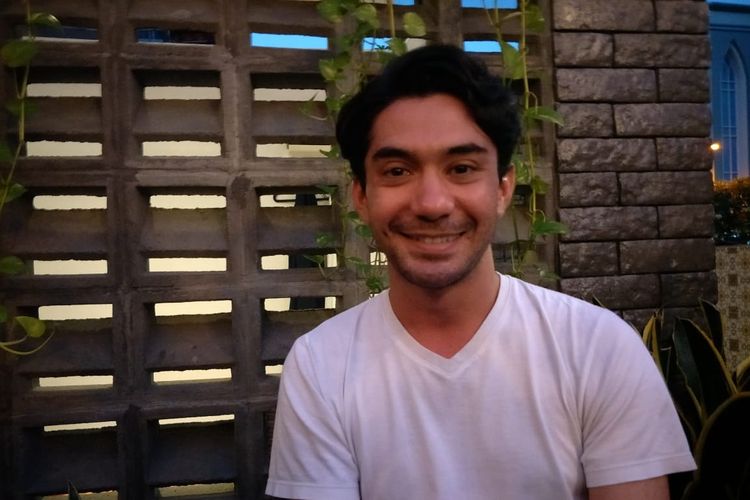reza-rahadian-dalam-jumpa-pers-perkenalan-pemeran-film-imperfect-di-kawasan-pondok-indah.jpg