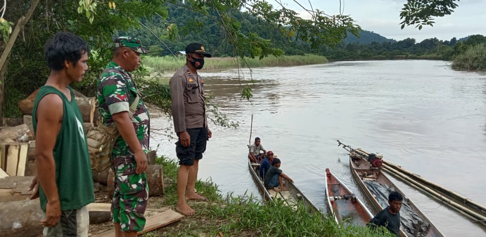 seorang-warga-di-desa-tangkura-kecamatan-poso-pesisir-selatan-markus-alipa.jpg