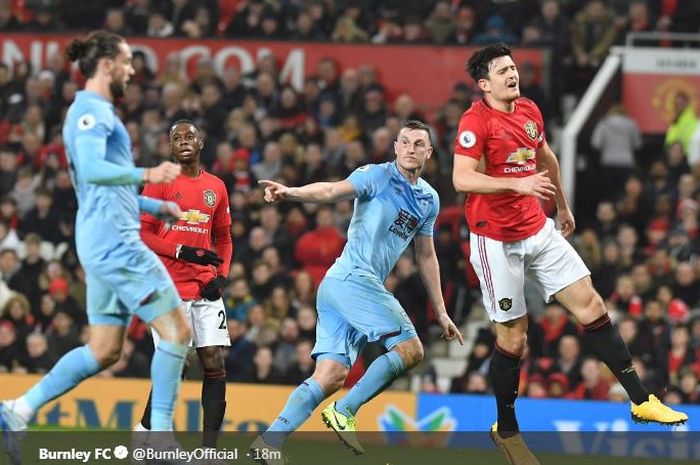 striker-burnley-chris-wood-merayakan-gol-yang-dicetak-ke-gawang-manchester-united.jpg