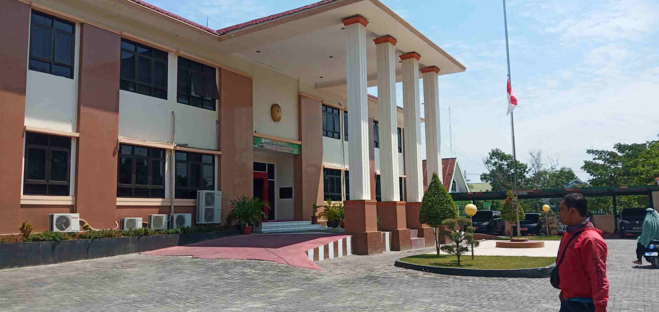 suasana-halaman-depan-kantor-pengadilan-agama-palu-kamis-1292019-siang.jpg