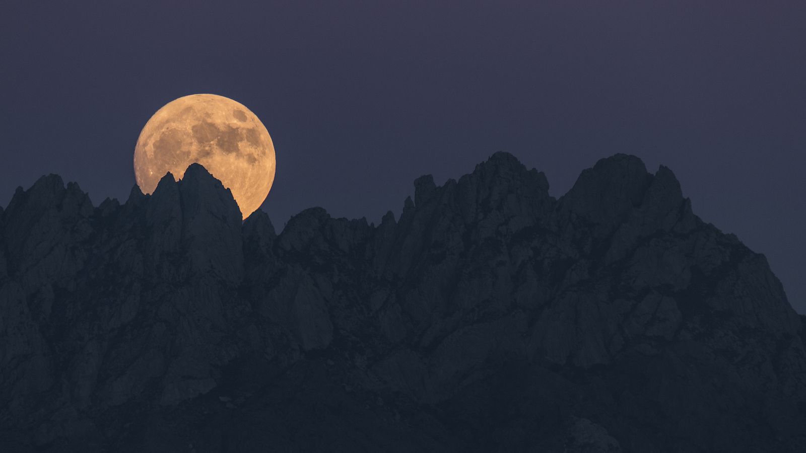 Daftar Fenomena Langit Desember 2025, Ada Supermoon hingga Solstis