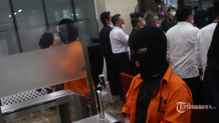 tersangka-dihadirkan-pada-konferensi-pers-kasus-jaringan-pinjaman-online-pinjol-ilegal.jpg