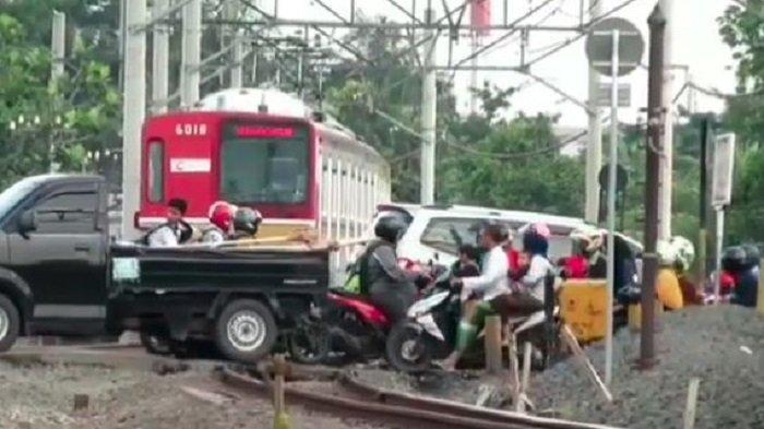 Detik-detik Pelajar Tewas Tertabrak Kereta Api, Sempat Tulis Surat untuk Ibu, Ini Isinya