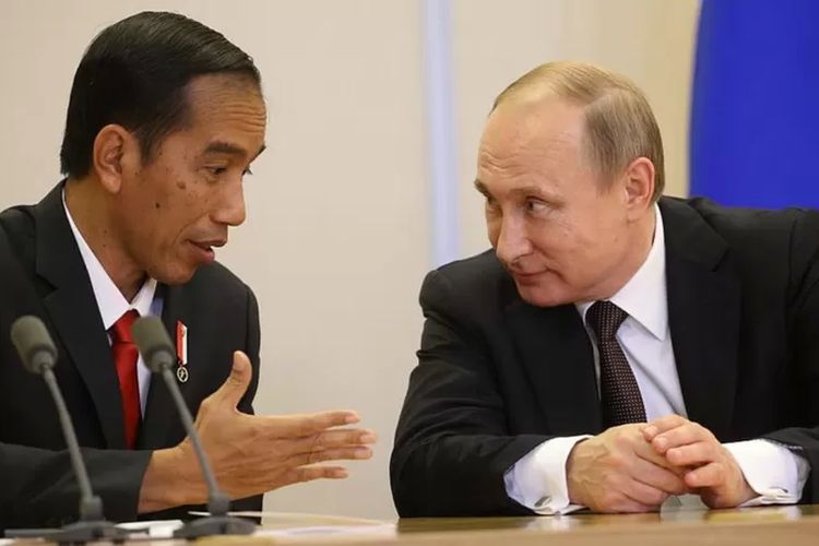 vladimir-putin-kanan-mendengarkan-presiden-indonesia-joko-widodo.jpg
