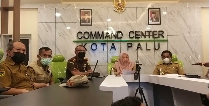 wakil-wali-kota-palu-reny-a-lamadjido-mengumumkan-pemkot-palu-memulai.jpg